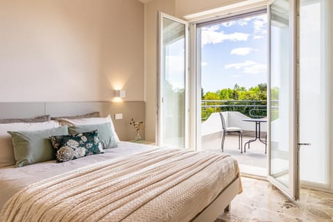 Communal lounge/ TV room, People, Balcony/Terrace, Balcony/Terrace, Bedroom, Guests, Breakfast, Breakfast, furniture, heating, internet, minibar, safe, towels, wardrobe, air conditioner