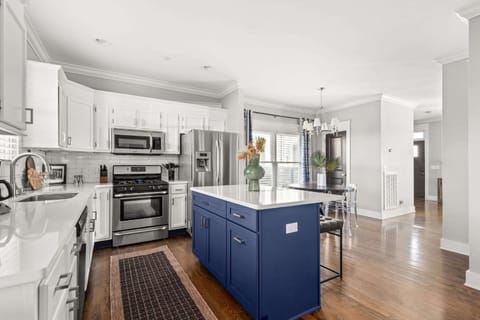 Kitchen or kitchenette, oven