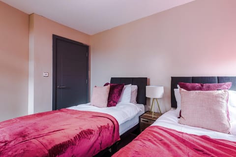 Modern 2BR near Wigan Town Centre Apartment in Wigan