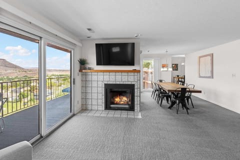 Cozy Condo - Stay for 9 House in St George