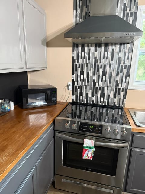 Charming Getaway in Decatur Apartment in Belvedere Park