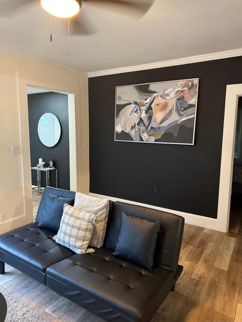 Charming Getaway in Decatur Apartment in Belvedere Park