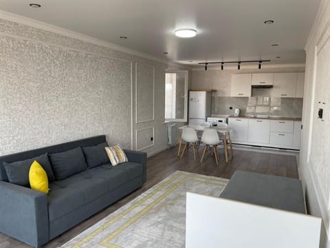 Living room, Seating area, Dining area, stove