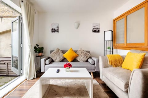 Living room, Seating area