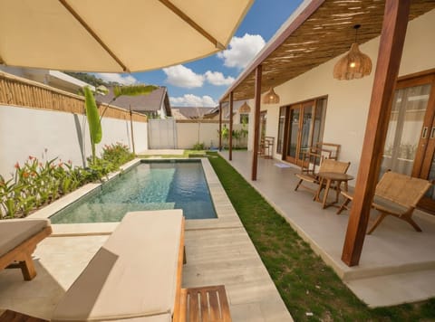 Balcony/Terrace, Swimming pool, sunbed