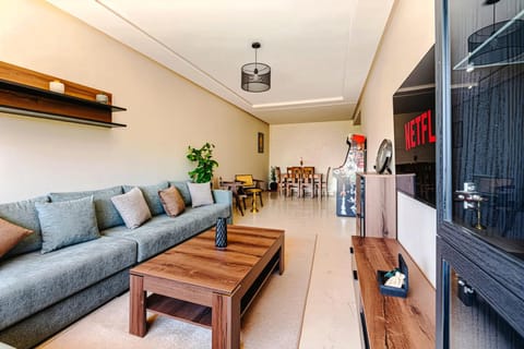 Game Room, TV and multimedia, Living room, Seating area, Dining area, Evening entertainment