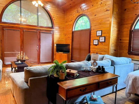 TV and multimedia, Living room, Evening entertainment