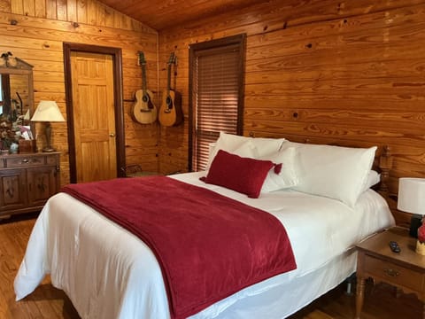 Lake Tuscaloosa Oasis Apartment in Tuscaloosa