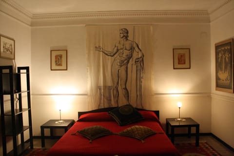 Photo of the whole room, Decorative detail