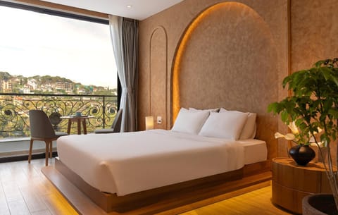 Bed, Natural landscape, View (from property/room), Balcony/Terrace, Photo of the whole room, Seating area, Bedroom