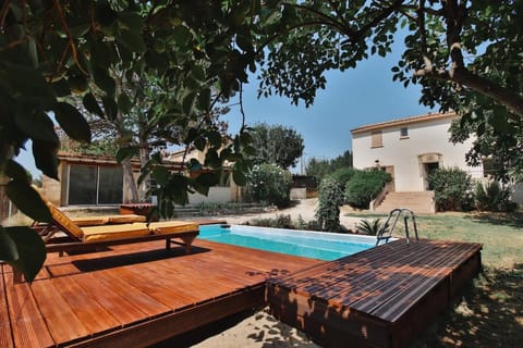 Property building, Patio, Spring, Day, Natural landscape, Garden, Garden view, Pool view, Swimming pool, sunbed