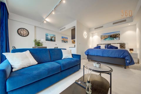 Kitchen or kitchenette, Photo of the whole room, Seating area, air conditioner