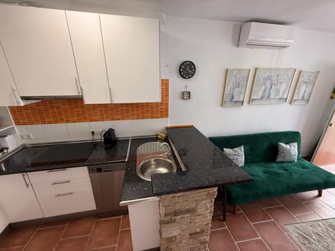 Estepona Old Town Gem • 5 min Walk to Beach House in Estepona