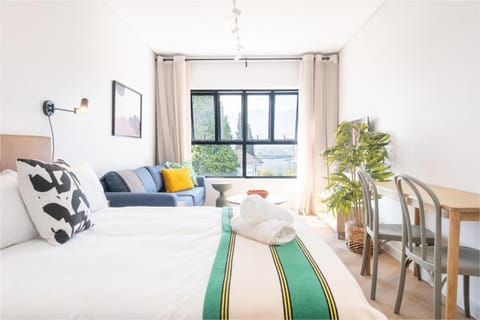 Bed, Living room, Seating area, Dining area, Bedroom