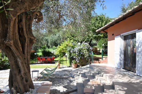Property building, Patio, Day, Garden, Garden view