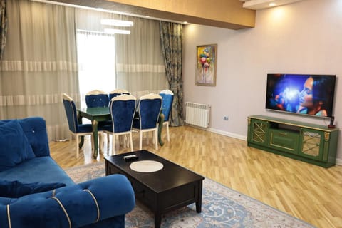 Communal lounge/ TV room, TV and multimedia, Living room, Seating area, Evening entertainment