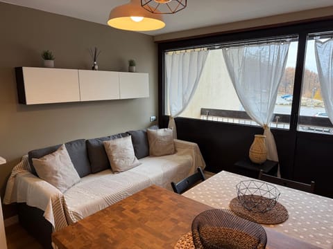 Living room, Photo of the whole room, Bedroom