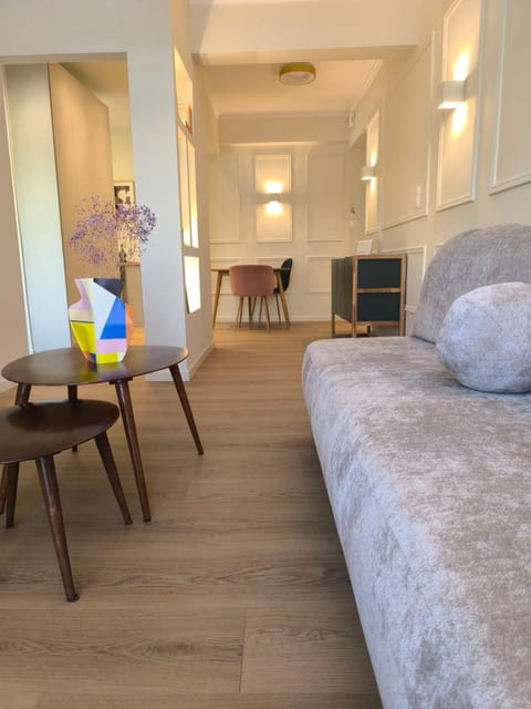 Chic Athenian Apartment by the Riviera Apartment in Kallithea