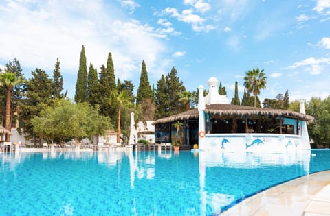 Day, Swimming pool