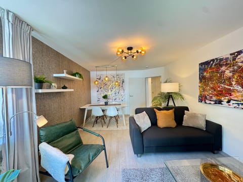 Living room, Photo of the whole room, Seating area, Dining area