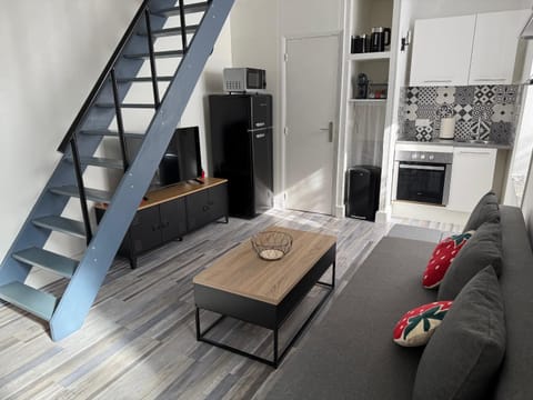 Kitchen or kitchenette, Living room