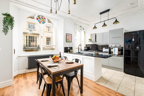 Dining area, kitchen