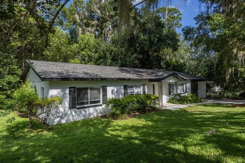 Steps to UF Stadium Game Zone Fun Sleeps 14 House in Gainesville