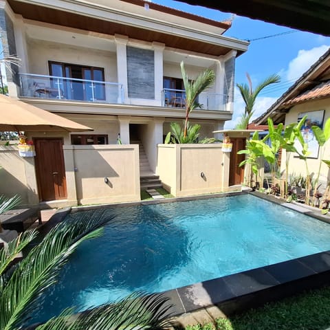 Property building, Garden, Swimming pool