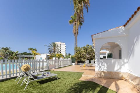 Day, Garden, Solarium, Garden view, Pool view, Swimming pool, sunbed
