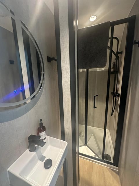 Fire Station View-Central-2 king beds-Brand new interior House in Teignbridge