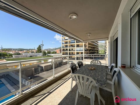 Balcony/Terrace, Dining area, Pool view