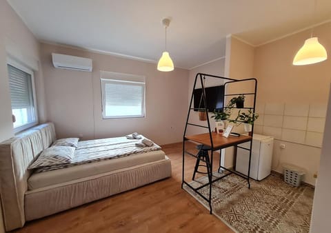 Apartmani Zrenjanin Bed and Breakfast in Timiș County