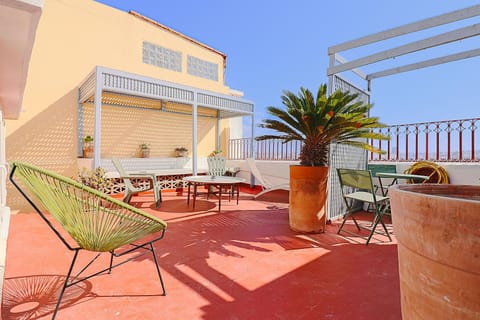 Patio, Day, Balcony/Terrace, Seating area