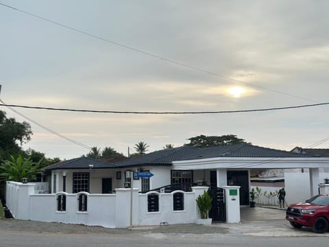 Property building, Day, Parking