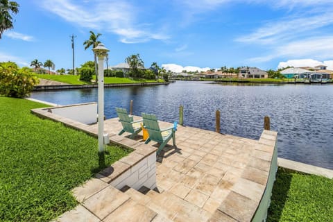 Riverfront Luxury with Heated Pool, Spa & Private Dock - Sunny Shores Escape House in Cape Coral