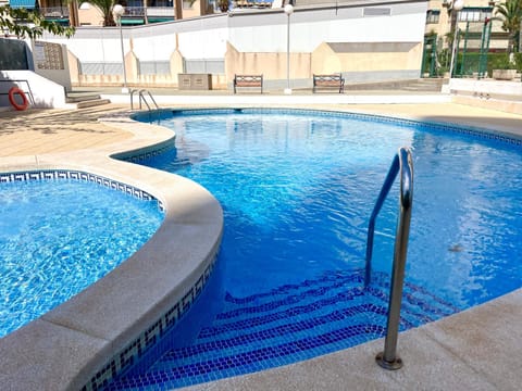 Day, Swimming pool