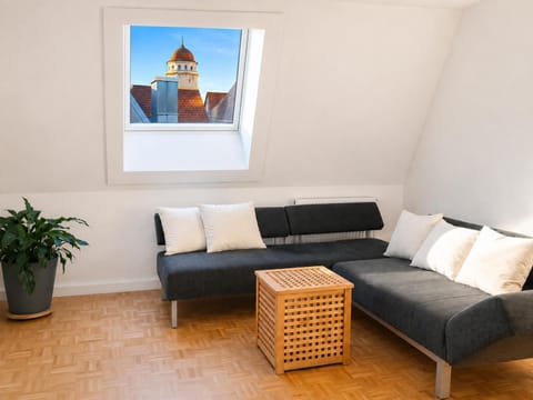 TV and multimedia, Living room, Seating area, Dining area, City view, Landmark view