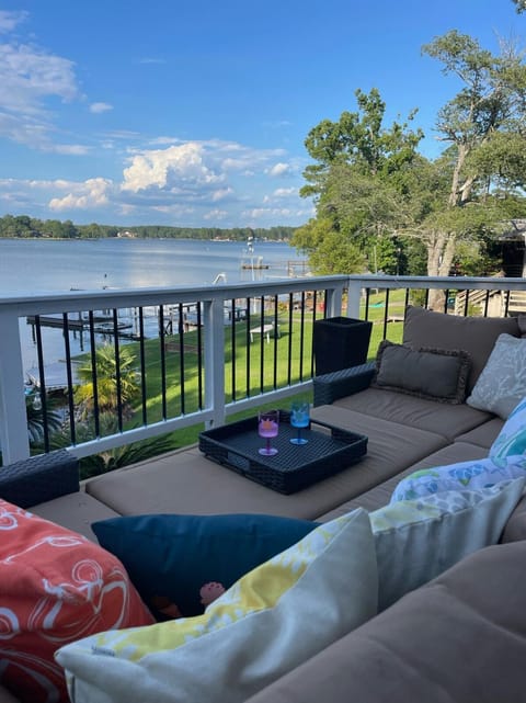 Natural landscape, View (from property/room), Balcony/Terrace, Seating area, Lake view