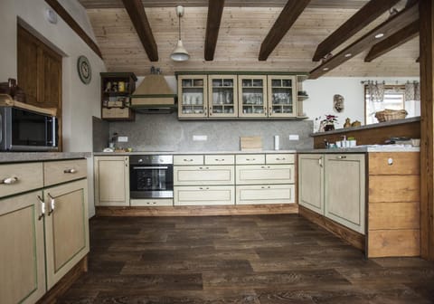 Kitchen or kitchenette, Living room, Seating area, Dining area, dishwasher, oven, stove