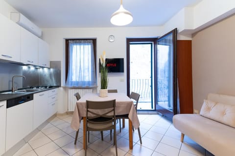 Kitchen or kitchenette, Living room, Dining area, stove