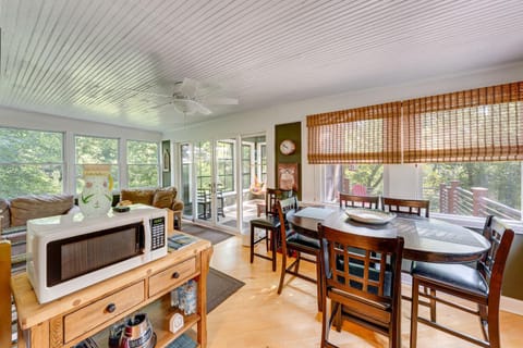 Lake Geneva Family Gem with Fenced Dog Run! House in Williams Bay