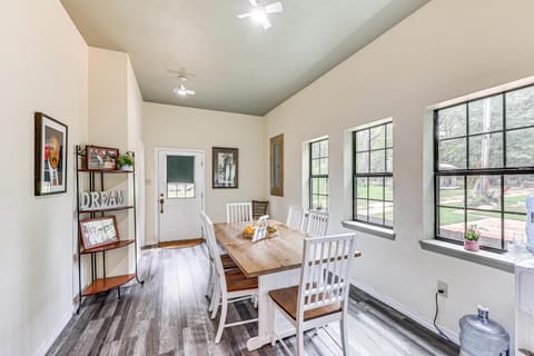 Family Home with On-Site Waterfall and Pond in Fulton! House in Arkansas