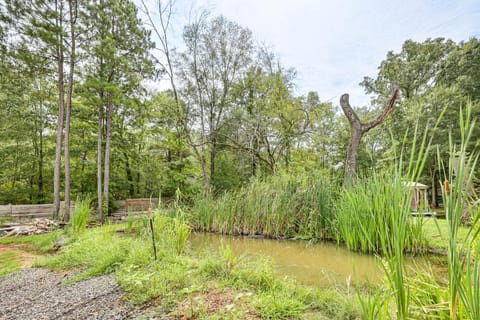 Family Home with On-Site Waterfall and Pond in Fulton! House in Arkansas