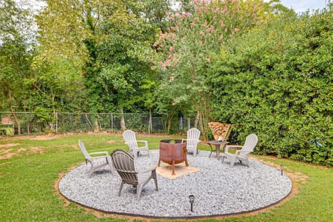 Families Welcome, Fenced Yard Inviting Greer Home House in Greer