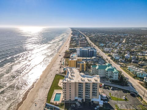 Property building, Day, Bird's eye view, Beach, Pool view