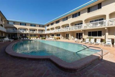 Property building, Day, Swimming pool, Swimming pool