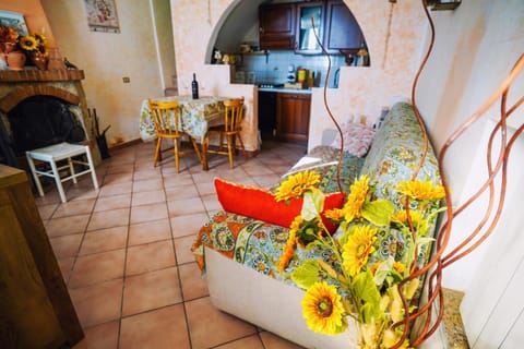 Kitchen or kitchenette, Seating area, Food