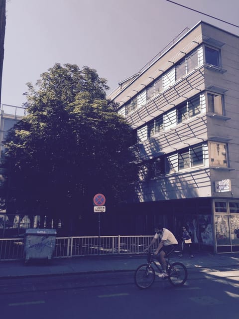 Property building, Facade/entrance, Natural landscape, Bird's eye view, City view, Garden view