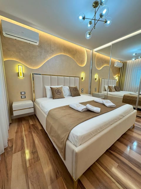Bed, Photo of the whole room, Bedroom, locker, towels, towels, air conditioner