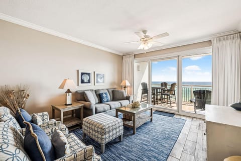 View (from property/room), Balcony/Terrace, Living room, Sea view
